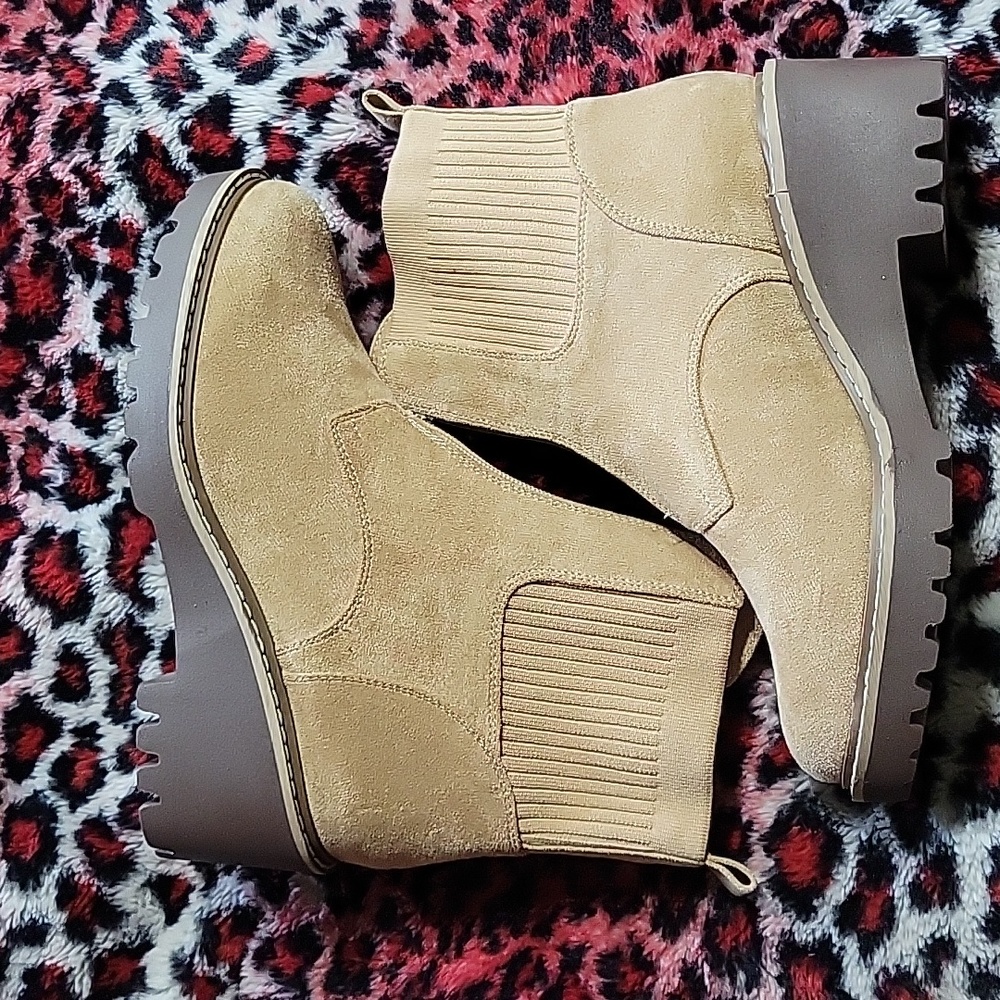 Corky's HeyBoo tan color booties size 8